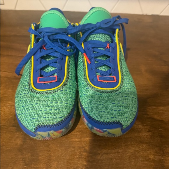 LEBRON “KALEIDOSCOPE” Basketball Shoe - Picture 4 of 11